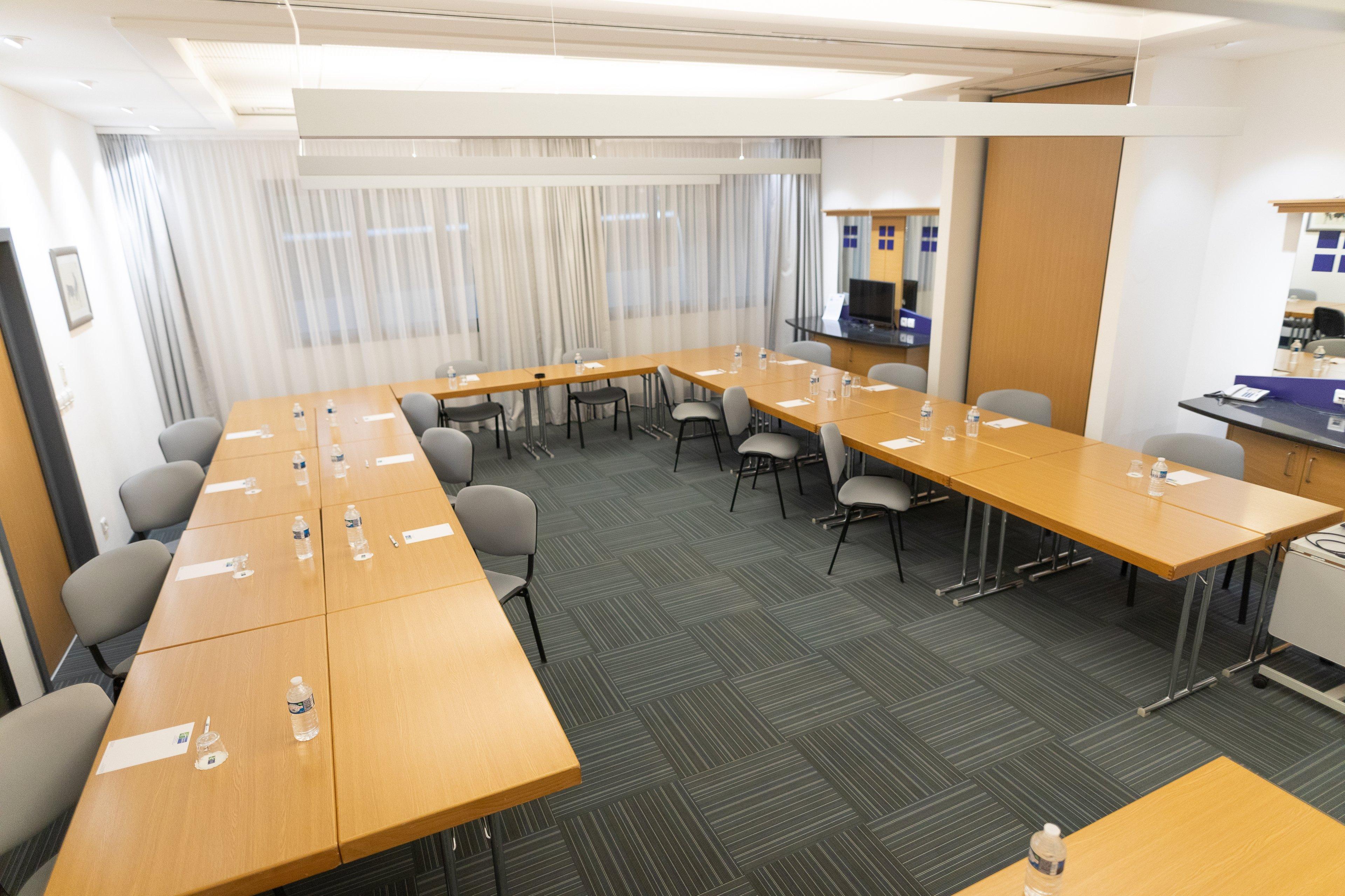Holiday Inn Express Arras By Ihg Экстерьер фото