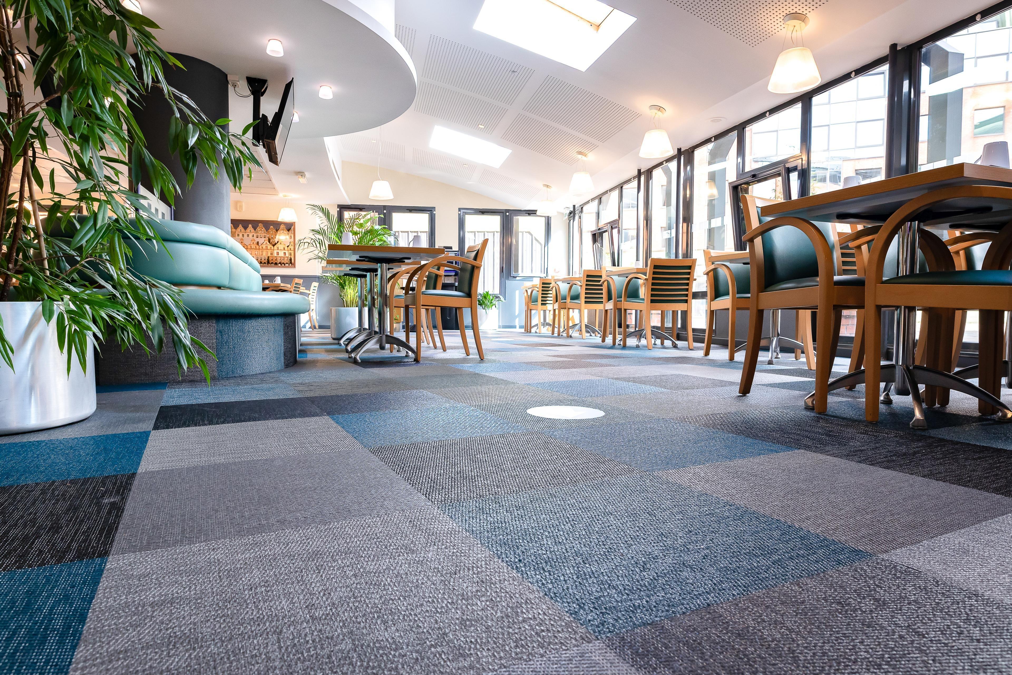 Holiday Inn Express Arras By Ihg Экстерьер фото