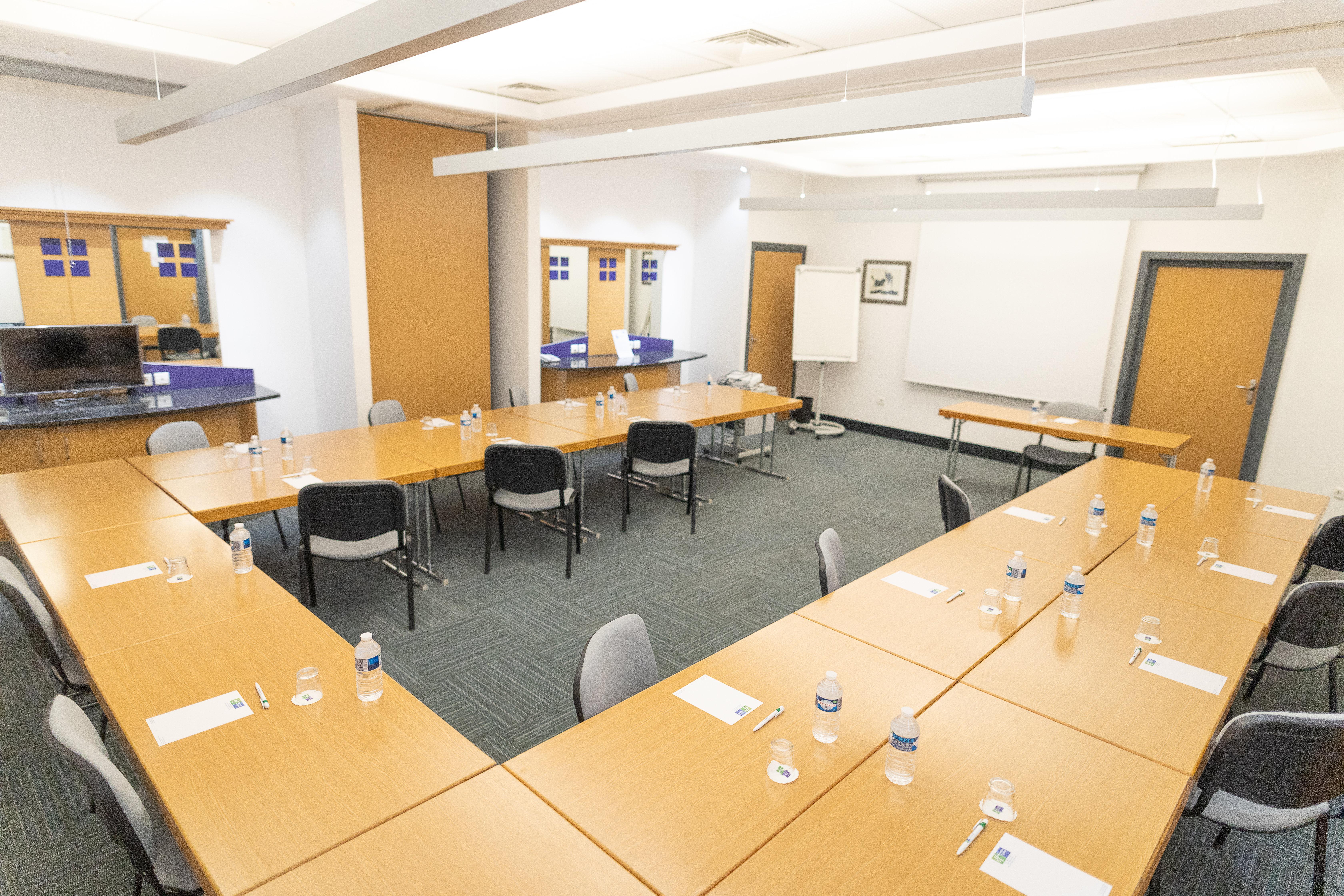 Holiday Inn Express Arras By Ihg Экстерьер фото
