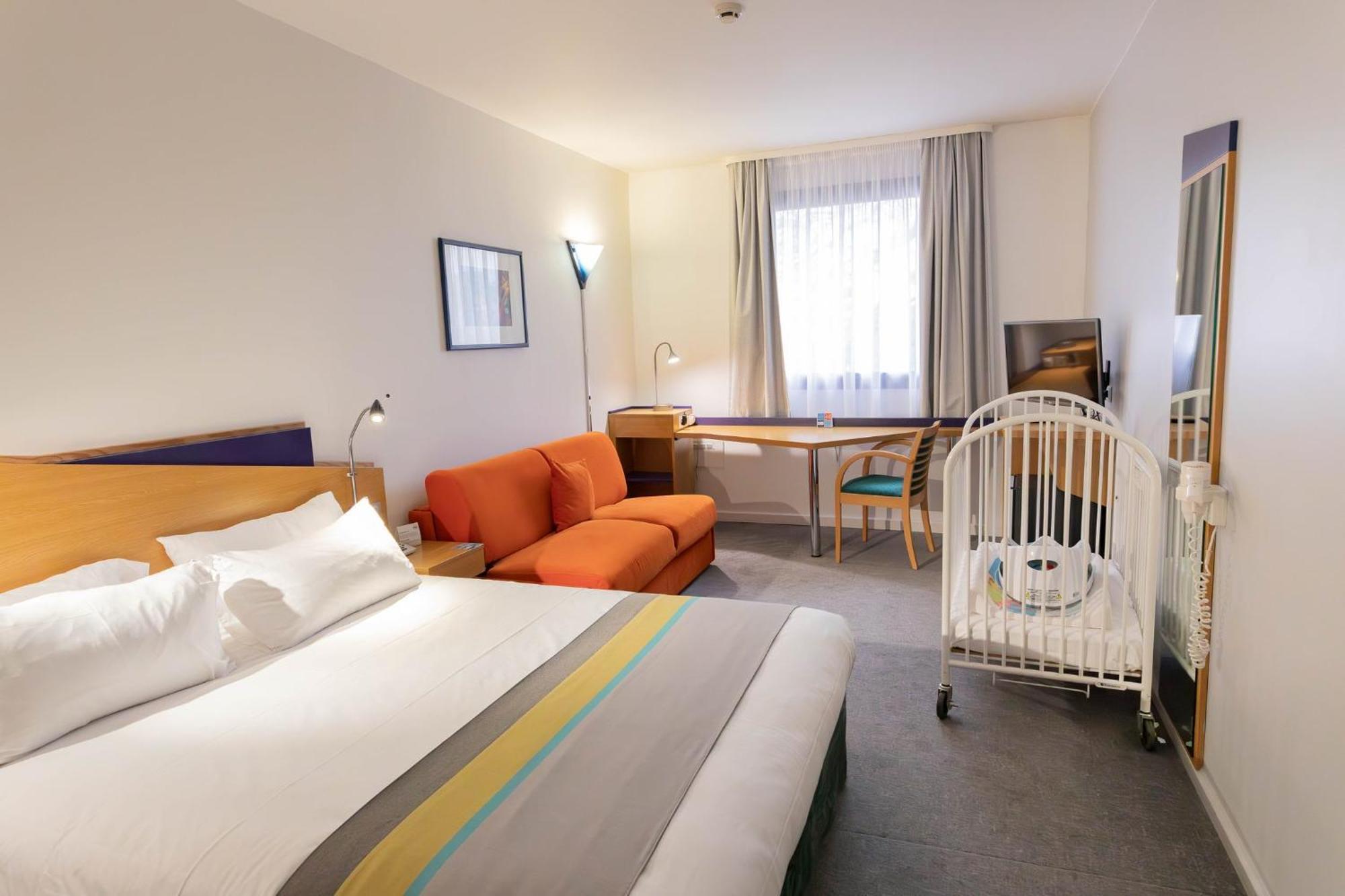 Holiday Inn Express Arras, An Ihg Hotel Экстерьер фото