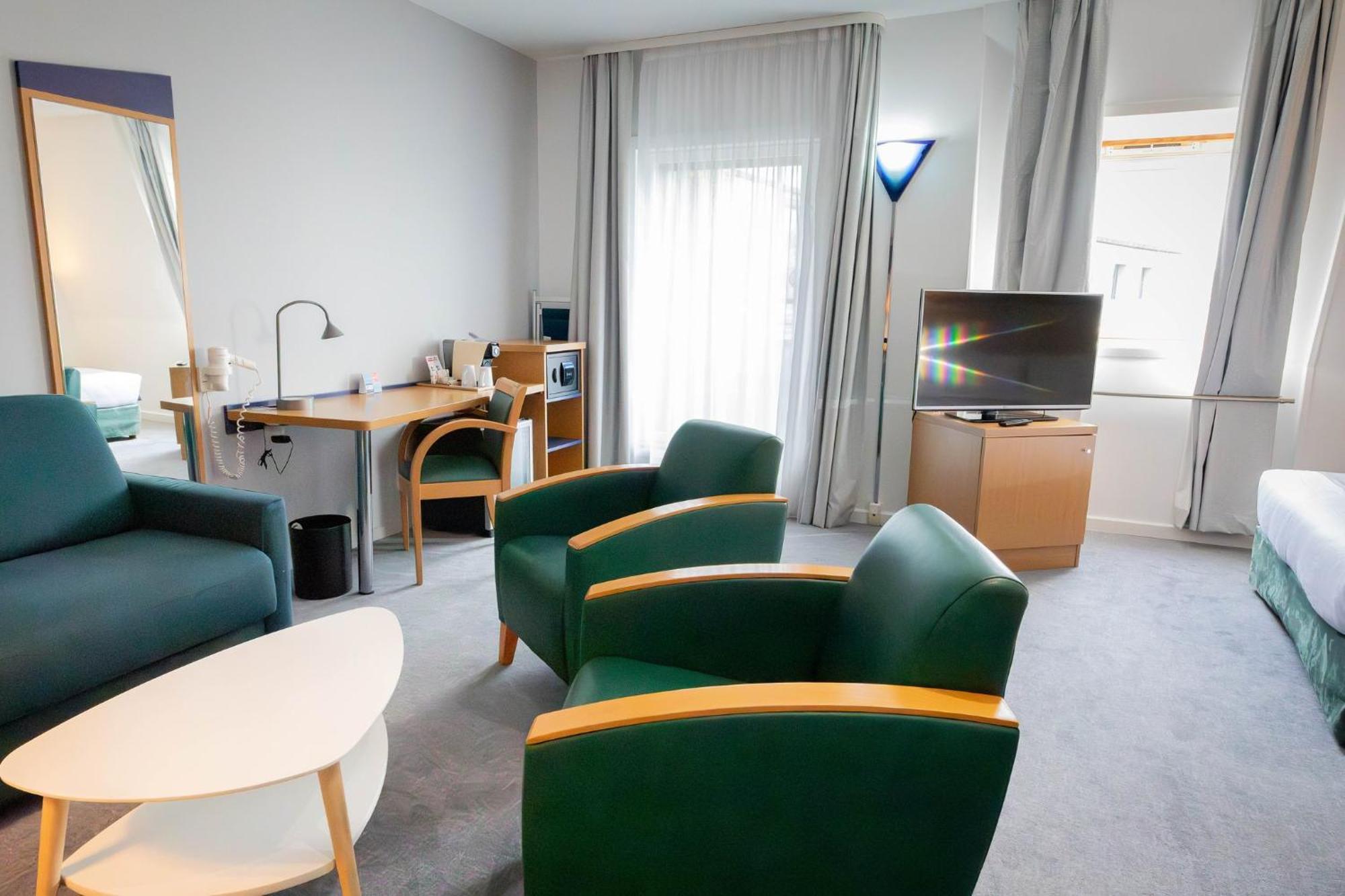 Holiday Inn Express Arras, An Ihg Hotel Экстерьер фото